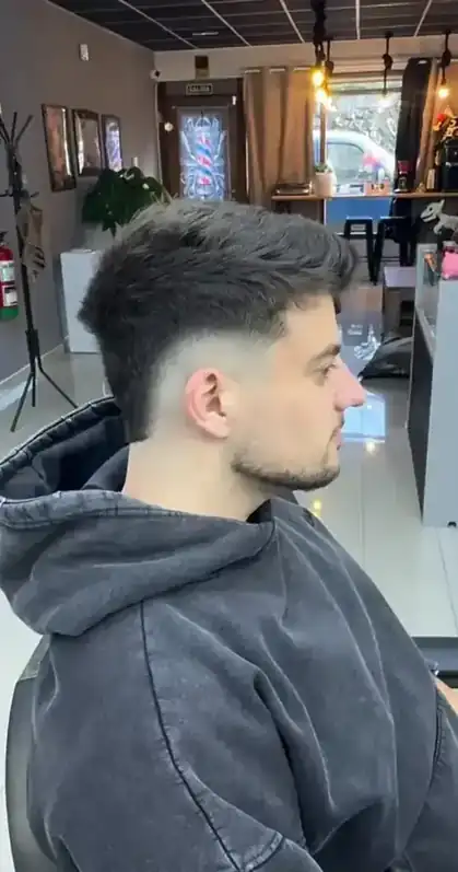 Corte fade clásico realizado en FLAMA BARBER SHOP